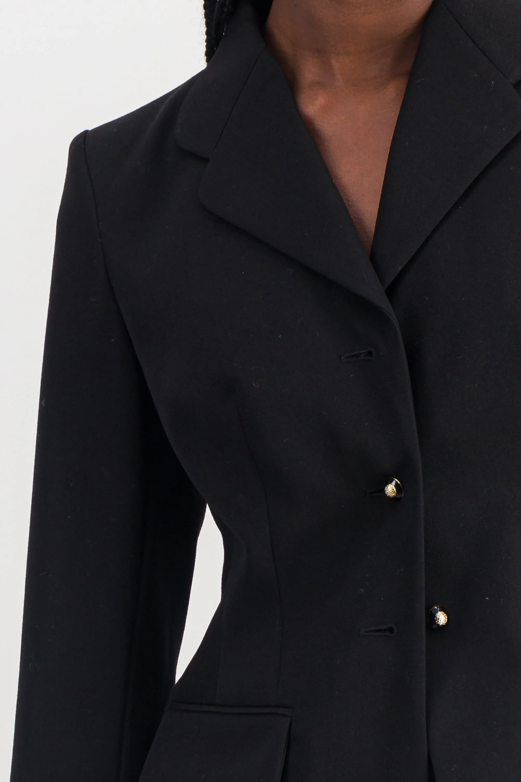 Fitted tailoring virgin wool blazer