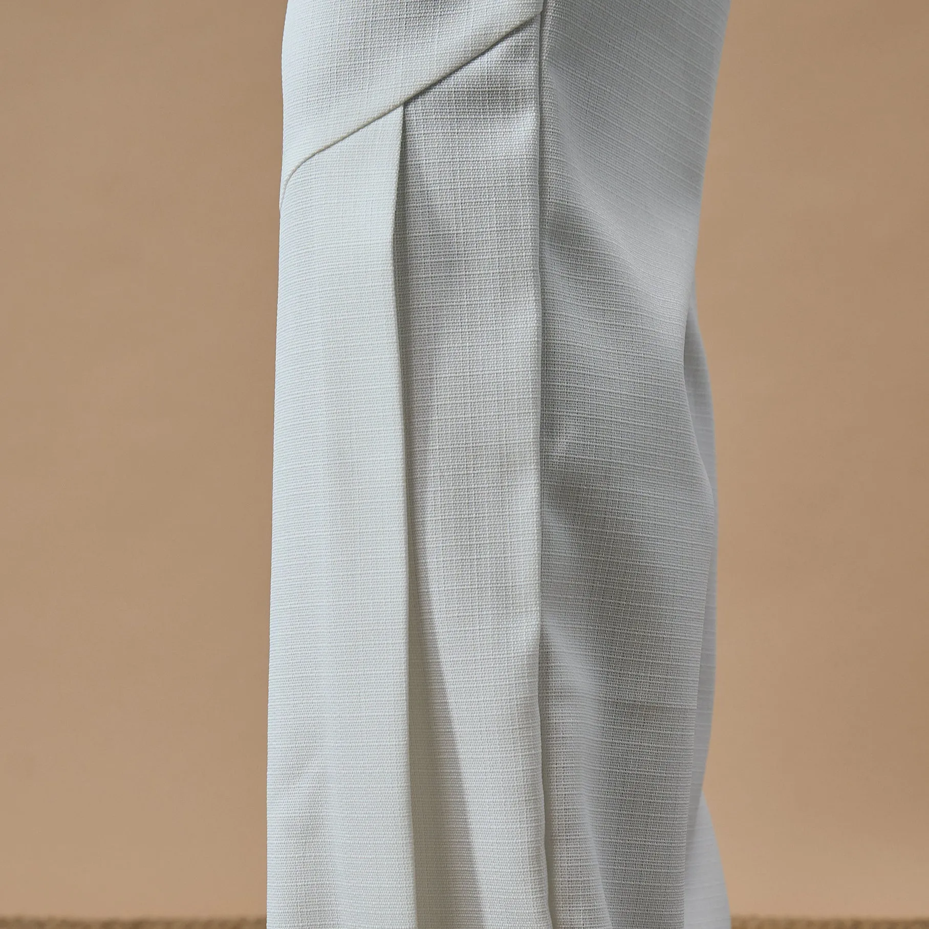 PLEATED ARCH CUT PANTS